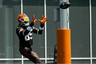 Browns Tight End Corps Seeks Consistency in 2025