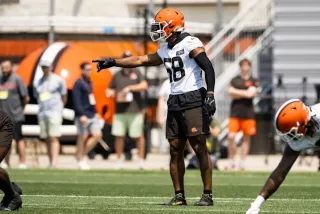 Browns Linebacker Corps Reloads with Veteran Savvy, Promising Youth