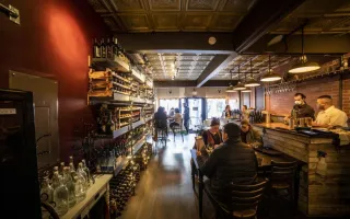 🌙 Virginia Beach After Dark: The Ultimate Guide to Bars & Entertainment Spots Worth the Drive!” — Coastal Moves Rentals - Hampton Roads, VA