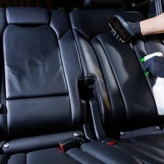 Nettoyage auto haut de gamme écologique : les solutions sans eau et biodégradables d’ID CLEAN