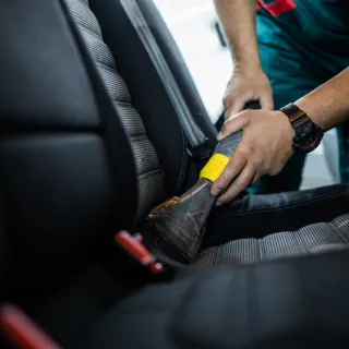 Rénovation intérieure complète : redonner vie à un intérieur de voiture ancien avec ID CLEAN