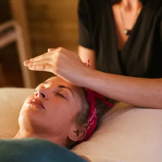 Comment Céline Guinard aide ses clients à surmonter stress et anxiété grâce à la sophrologie et au Reiki à Uxegney