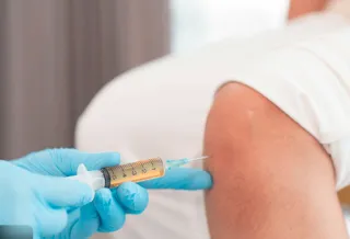 Choosing between injections and non-surgical knee therapy