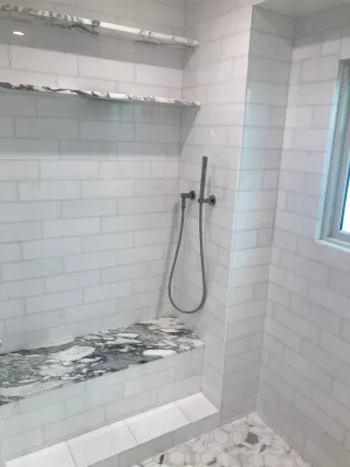 7 Stunning Designs for White Bathroom Tiles