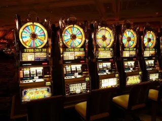 5 Ways Owning a Small Business is Like Playing a Slot Machine