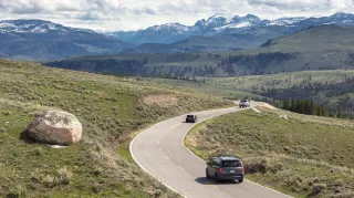 Fall Adventures in Yellowstone National Park: Your Ultimate Guide to Exploring from Big Sky Ski Hike