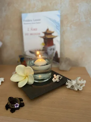 Les bougies, au-delà de leur aspect esthétique et relaxant, possèdent des vertus énergétiques puissantes, particulièrement dans une pièce de massage