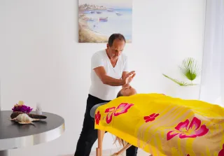 Massage Kahuna : Démystification des idées reçues et exploration en profondeur d’un soin ancestral