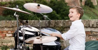 🥁Cómo Desbloquear el Poder del Ritmo de Rock en la Batería: Guía Completa para Principiantes 🎶