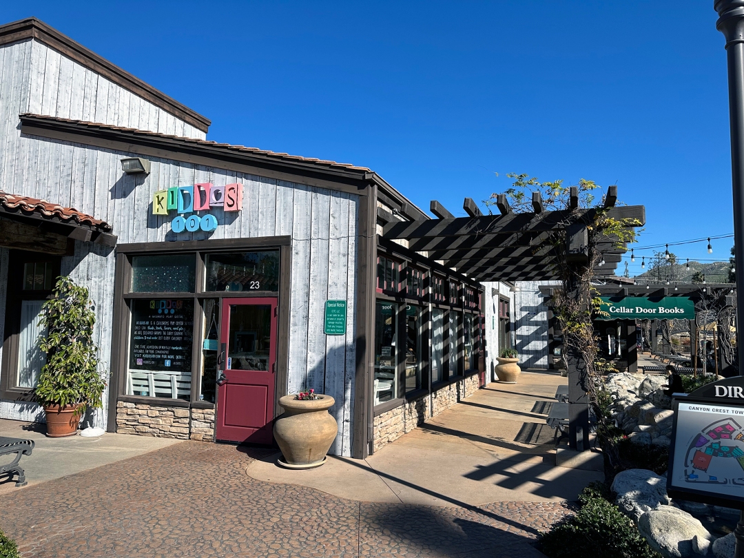 🛍️ Canyon Crest Towne Centre (Riverside, CA): Where Shopping, Dining & Community Vibes Come Together