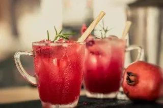 POMEGRANATE GIN FIZZ