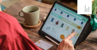 What are the benefits of having an E-commerce store?