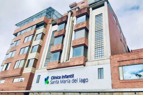 Clínica Infantil Santa María del Lago: Modernidad y Humanización Pediátrica 2026