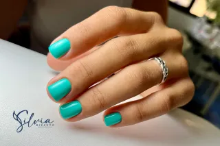 La Manicura Combinada: qué es y por qué es la Favorita de las Mujeres Elegantes