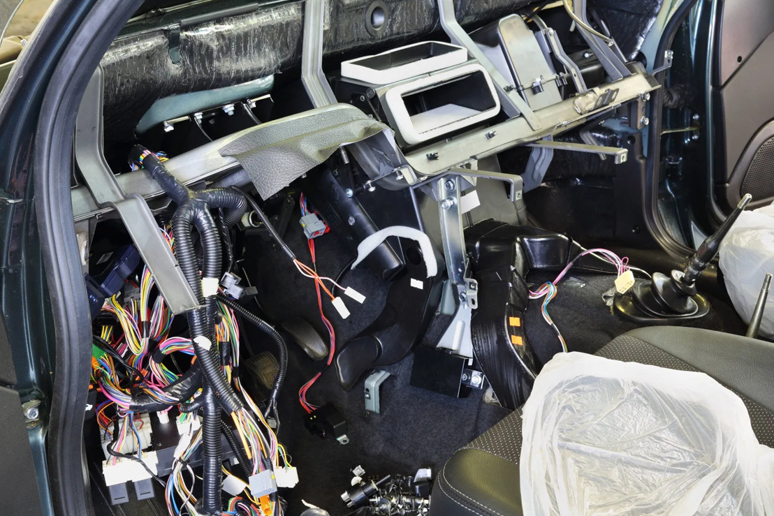 6 Signs of Electrical Problems in Your Car | East Bethel, MN