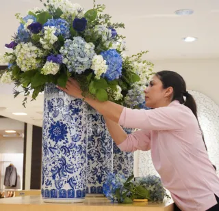Floral Elegance Meets Fine Jewelry: Bella's Floral & Decor for Konstantino