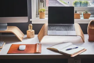 Navigating the Gig Economy: A Deep Dive into Freelancing on The Income Vault