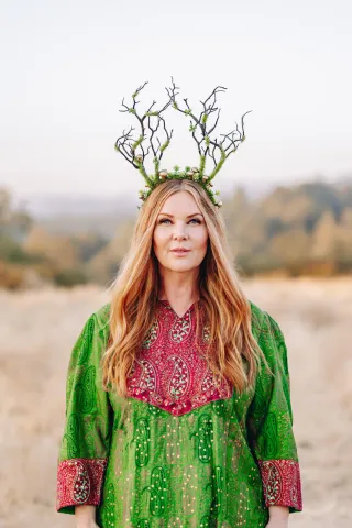Sacred Smoke. The Power of Sage and Smudging at the Villa