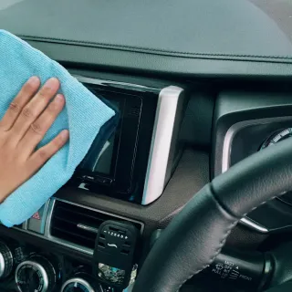 Les avantages du nettoyage intérieur complet pour votre voiture à Poitiers