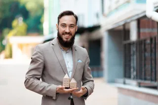 7 Clever Ways To Succeed As A Young Real Estate Agent In 2023