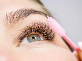 Lash Fills vs. Full Sets: What’s the Difference and Why Are Fills Essential?