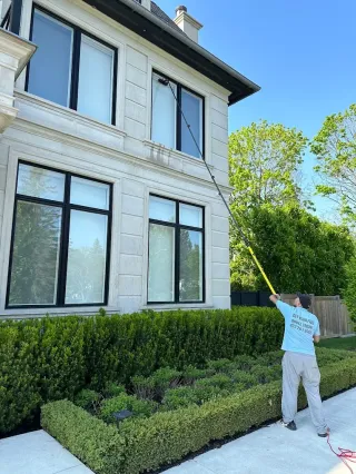 DIY vs. Professional Window Cleaning: Which is Best?