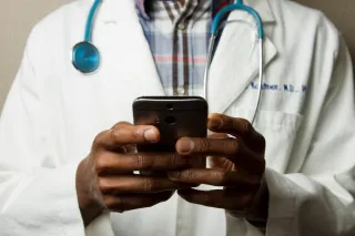 California’s New Healthcare Worker Minimum Wage Law (SB 525)
