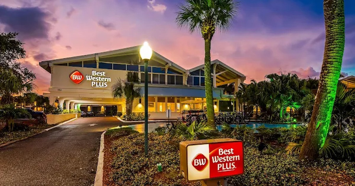 Best Western Dunedin Roof Replacement | GAF HDZ Pewter Gray