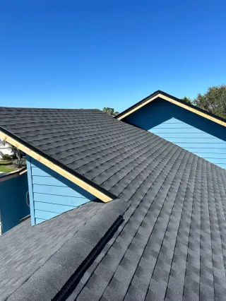 Harbour Watch Drive Home Gets a Fresh GAF Charcoal Shingle Roof
