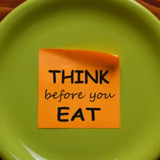 Mindful Eating: Ditch the Dieting Drama, Embrace Awareness Dieting. 