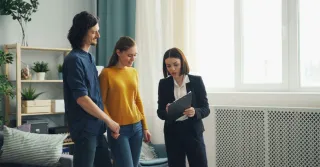 Navigate Market Conditions: Maximize Your Home Sale & Avoid Mistakes