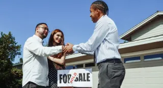 Cash Buyer vs. Traditional Sale: What’s Best for You in Today’s Market?