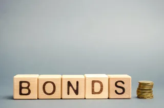 Maximizing Returns: Bond Funds and GICs in High-Interest Markets