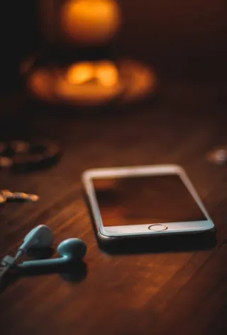 How to Clean Phone Screen