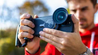 Transforming Your Smartphone into a DSLR-Style Camera