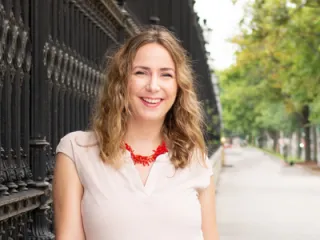 How to Balance Motherhood and Coaching Business