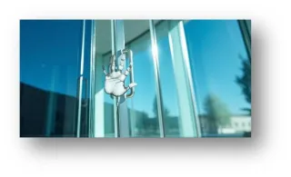 The Dirty Door: Why a Clean Business Entrance is Non-Negotiable (And What it Says About Details)