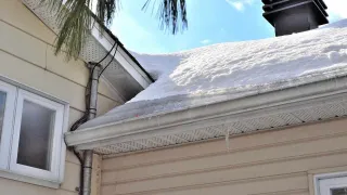 How to Prevent Ice Dams with Proper Gutter Maintenance