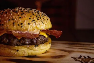 ¿Cuál es el costo real de una hamburguesa?