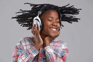 Training sensory signal-to-noise resolution in children with ADHD in a global mental health setting