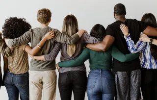 10 Preguntas Clave Antes de Elegir una Causa Social para Apoyar