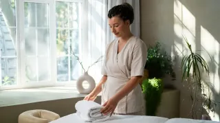 How Often Should Hotels Wash Bed Sheets & Towels?