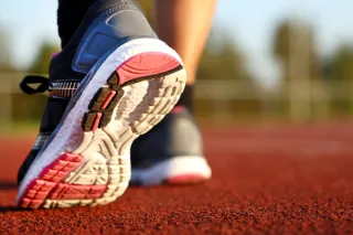 Running Shoes or Walking Shoes? How to Pick Footwear That Prevents Injury