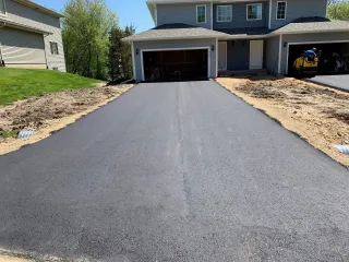 The Complete Guide to Asphalt Driveway Paving