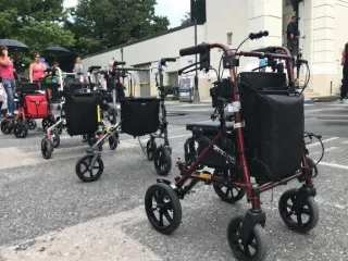 Detailed DIY Guide: How to Choose and Use a Walker