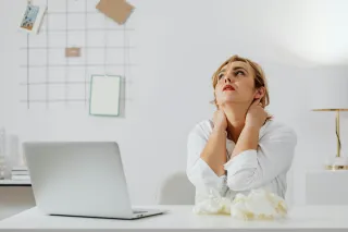 Common Causes of Neck and Back Pain for Desk Workers in Towson