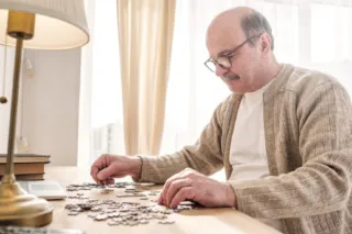 🌿 Calm in Every Piece: How Puzzling Reduces Stress and Brings Peace to Seniors’ Lives