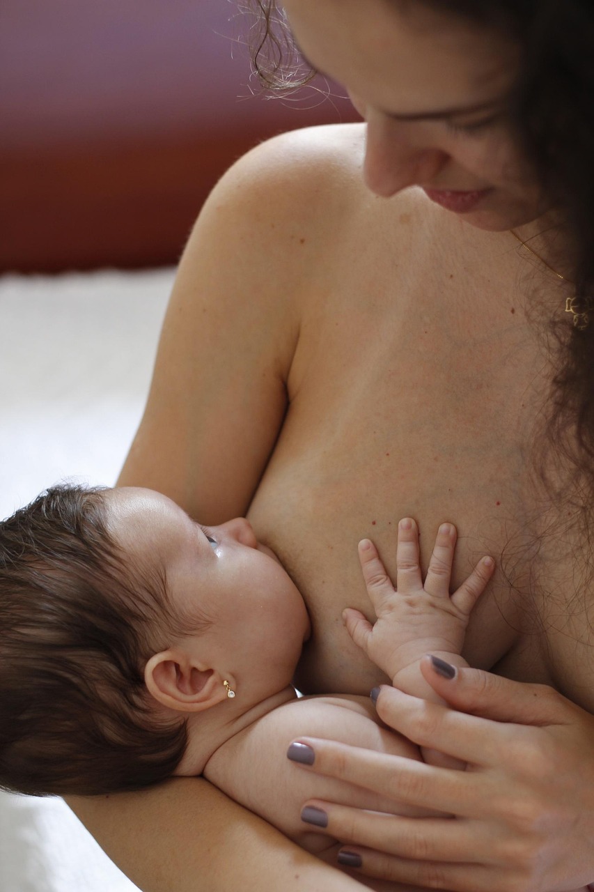 Breastfed vs. Formula Fed: The Truth About Feeding & Your Baby's Sleep