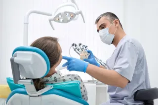 Ce este fluorizarea și cum poate îmbunătăți sănătatea dentară?