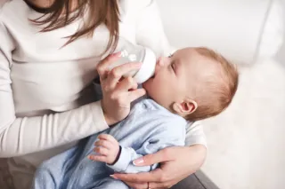 Mastering the Transition: Helping Your Baby Accept the Bottle When Returning to Work